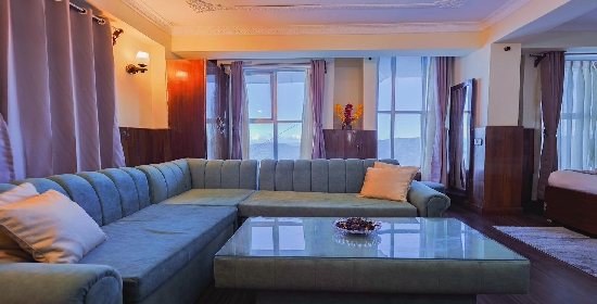 MOUNT ROYALE HOTEL